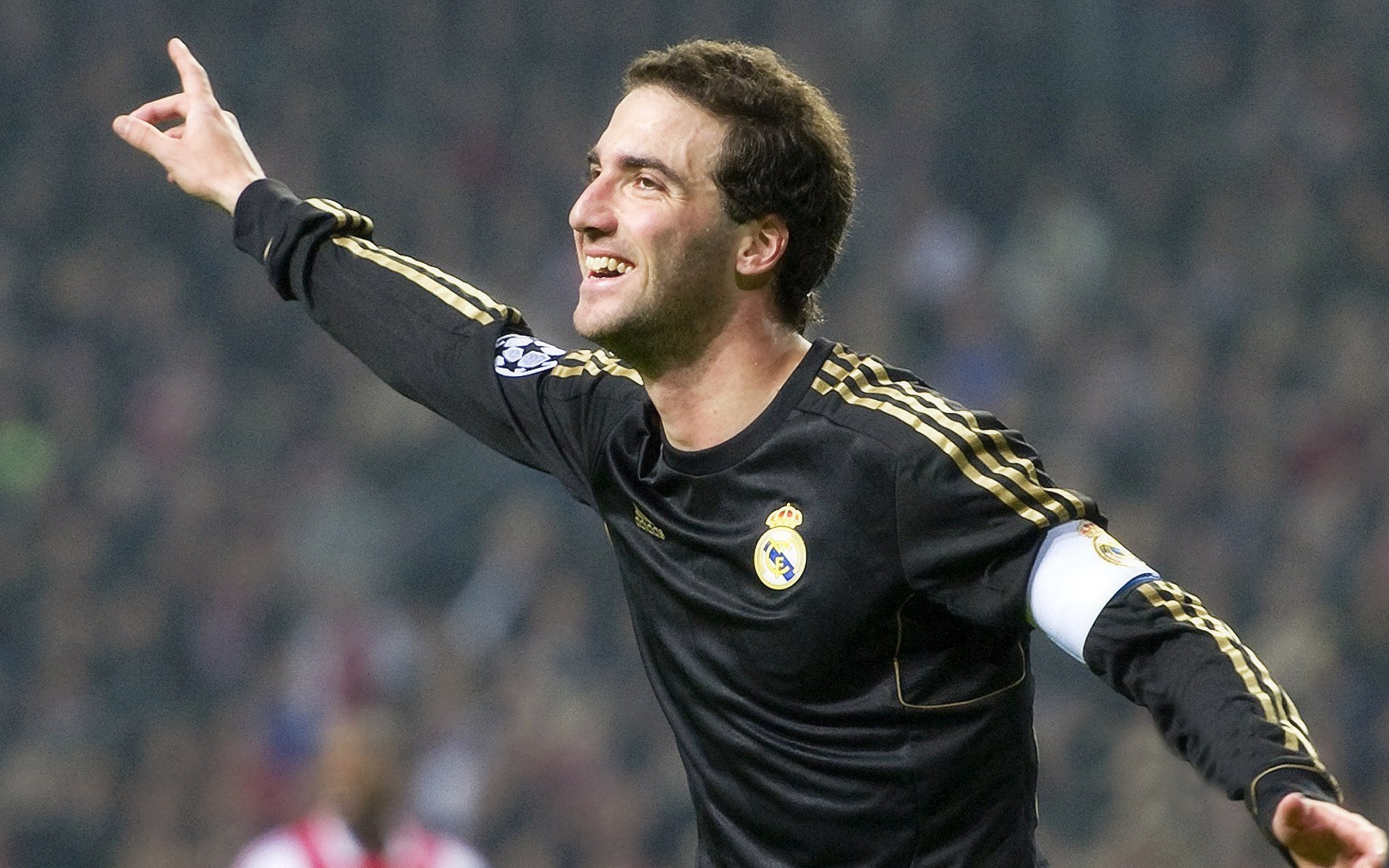 攀岩“路线阅读”挑战赛 未上墙先分析成为胜负关键